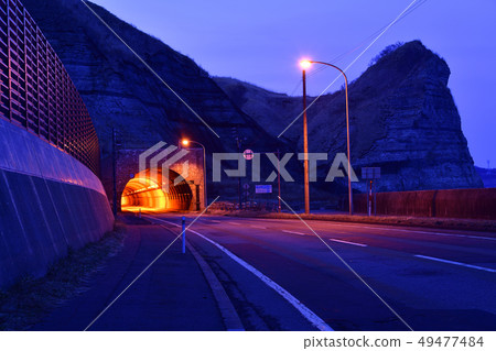 在清晨拍攝北海道磯別町隧道的隧道風景 49477484