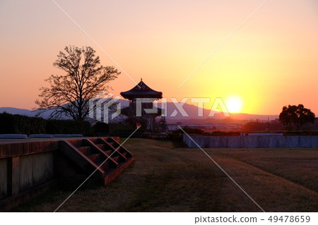 Suzakumon and sunset (Hokke-ji Town, Nara City) 49478659