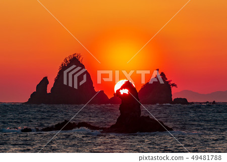 從西伊豆太田海岸的日落和日落 49481788