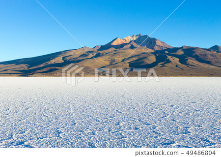 Salar de Uyuni,Cerro Tunupa view 49486804