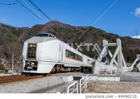 有限的快車草津沿著Azuma線運行 有限的快車草津沿著Azuma線運行 49490218