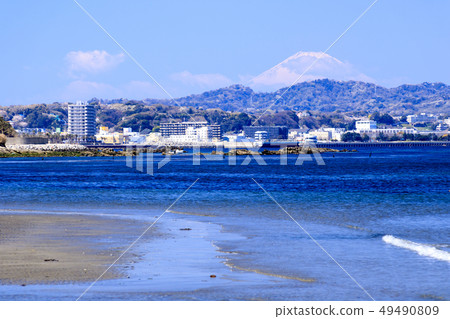 Running water coast 49490809