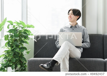 Freelance engineer does not choose how to work 49492437