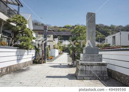 Honrenji approach (Fujisawa City Katase) 49499598