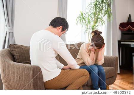 一對夫妻吵架 49500572