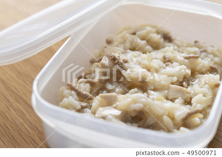 Baby food in a plastic container 49500971