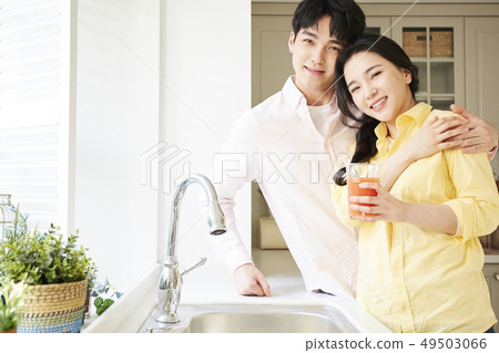 Couple lifestyle 49503066