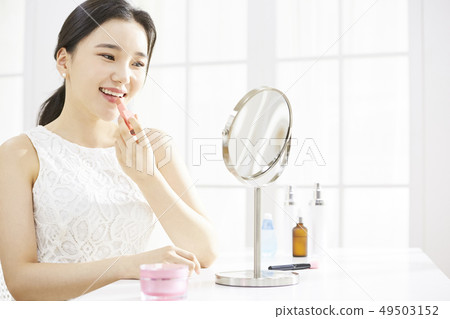Women beauty 49503152