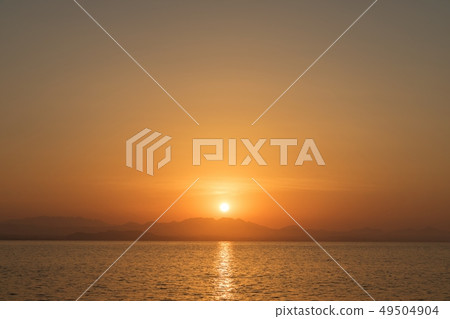 Beautiful sunset over the horizon 49504904