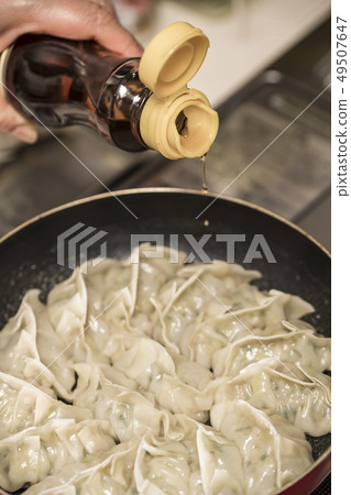 [Grilled dumplings] 49507647