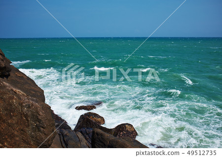 Sri Lanka beach 49512735