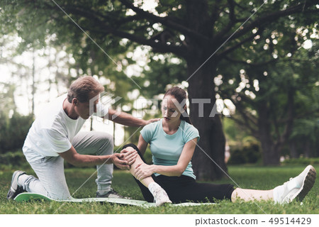 Man Try Helps Woman. Girl Holding Injured Leg. 49514429