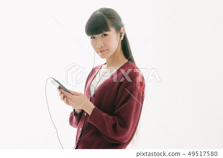 A woman listening to music 49517580