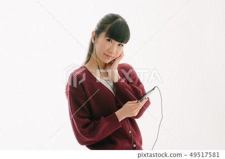 A woman listening to music 49517581