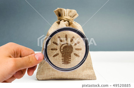 A magnifying glass is looking at a bag 49520885