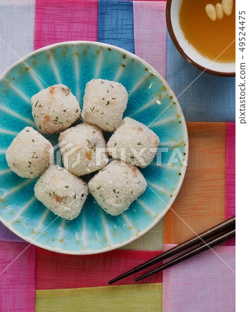 韓國食品糯米粽子和韓國甜酒 49524475