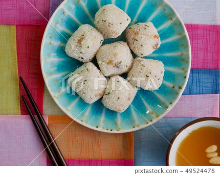 韓國食品糯米粽子和韓國甜酒 韓國食品糯米粽子和韓國甜酒 49524478