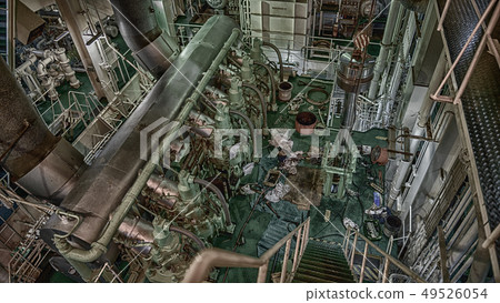 Main engine of super tanker is overhauled 49526054