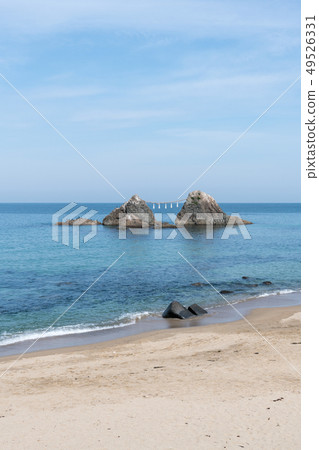 Meotoiwa rocks at Sakurai Futamigaura 49526331