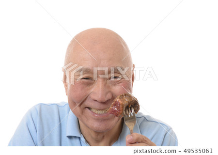 Japanese senior eating steak 49535061