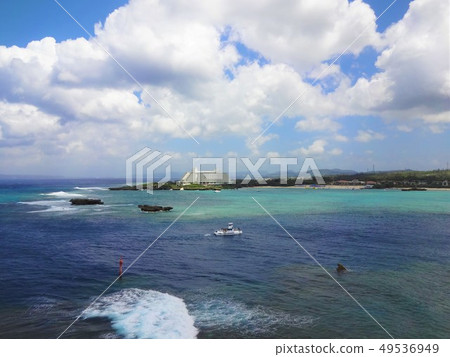 從萬座(沖繩縣)看的萬座海灘 從萬座(沖繩縣)看的萬座海灘 49536949
