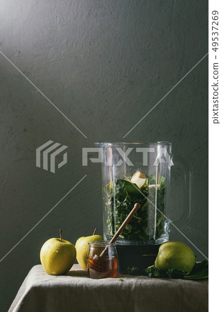 Green spinach apple smoothie 49537269