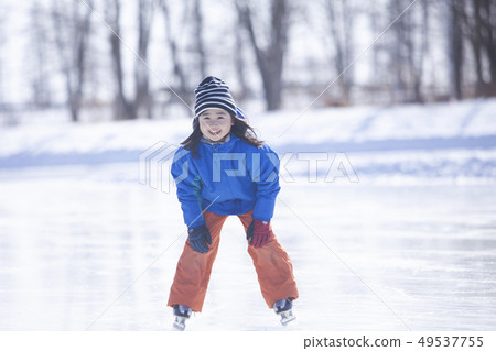 Girls to skate 49537755