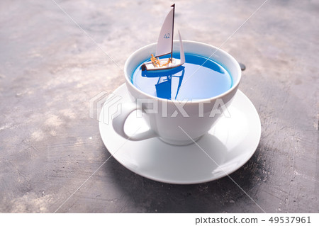 Dreams, the couple is sailing in a cup 49537961