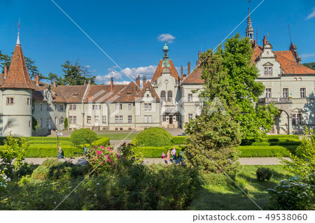 An ancient estate with two wings with beautiful ba An ancient estate with two wings with beautiful ba 49538060