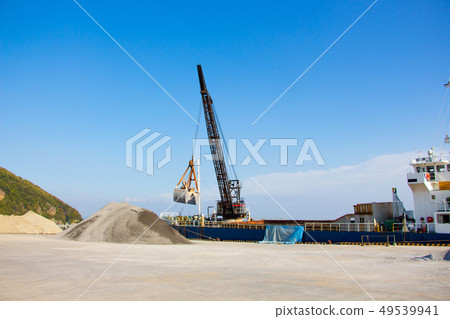 Gut ship sand down in the harbor Power shovel Civil engineering work Gut ship sand down in the harbor Power shovel Civil engineering work 49539941
