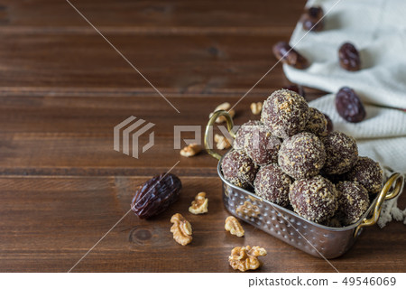 Dates and oatmeal energy balls or bites no cook Dates and oatmeal energy balls or bites no cook 49546069