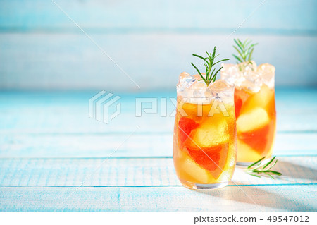 Gin cocktail with rosemary and grapefruit Gin cocktail with rosemary and grapefruit 49547012