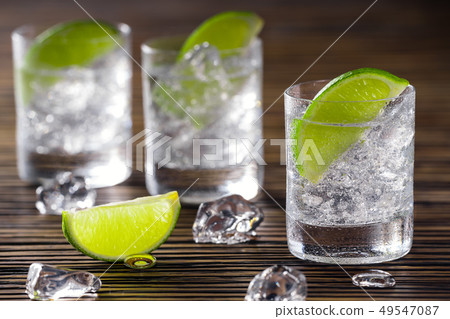 Three shots with gin and tonic 49547087