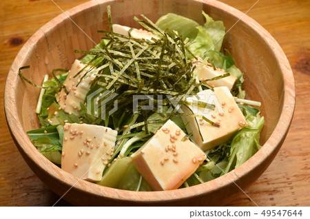 Tofu and seaweed salad Tavern food 49547644