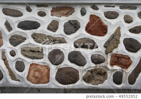 The stone fence of Zenlinji 49552852