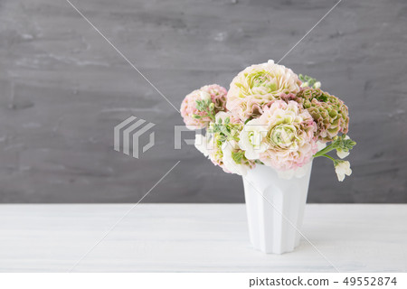 Ranunculus Ranunculus 49552874
