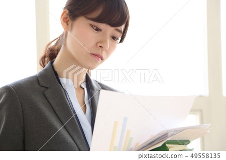年輕女商人形象 年輕女商人形象 49558135