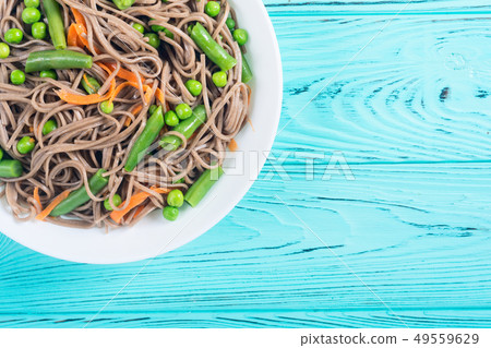 Soba noodles salad 49559629