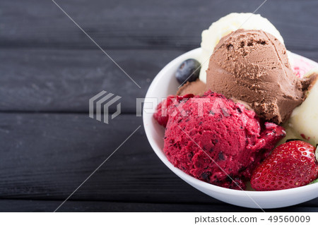 Mix of ice cream ball Mix of ice cream ball 49560009