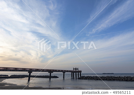 新潟縣Izumozaki Town Yuzuri Bridge（日本海日落公園） 49565211