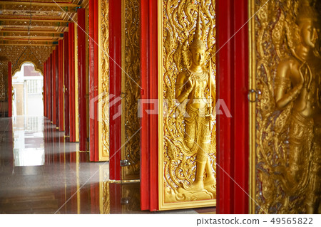 Ancient Thai craft art in Wat thasung. 49565822