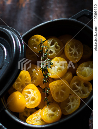 Gold pot compote Gold pot compote 49566430