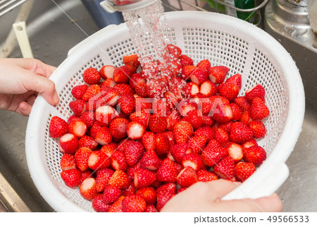 Strawberry jam making 49566533