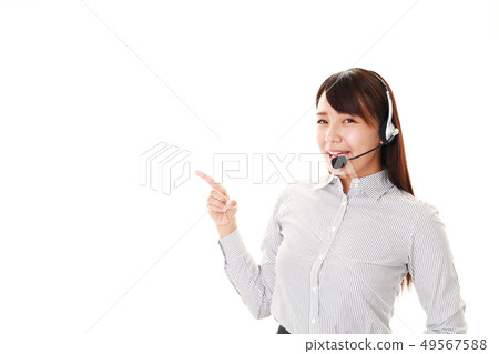 一個微笑的操作員指示 一個微笑的操作員指示 49567588
