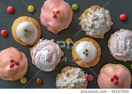 Strawberry muffin 49567600