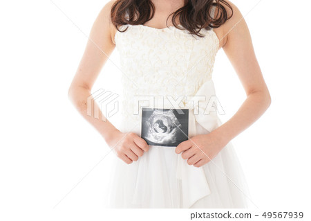 Pregnant bride Pregnant bride 49567939