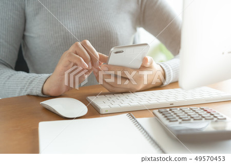 The hand of Asian women are using smartphone 49570453