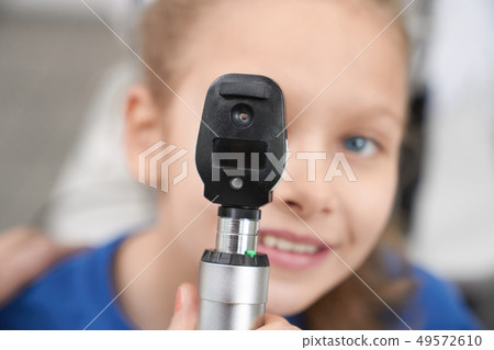 Selective focus of ophthalmological tool for testing eyes Selective focus of ophthalmological tool for testing eyes 49572610
