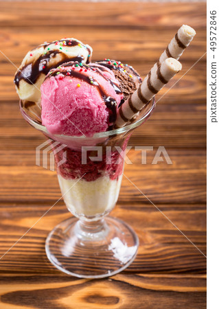 Ice creeam in sundae 49572846