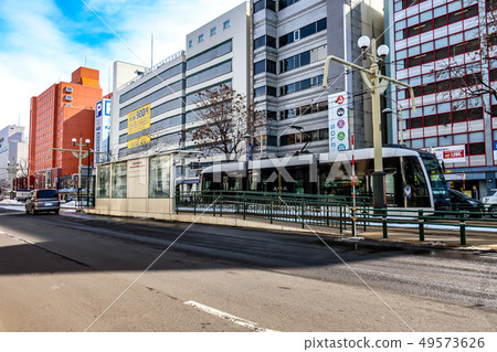 札幌都市風景在Shiseikan小學附近的城市街道風景 札幌都市風景在Shiseikan小學附近的城市街道風景 49573626